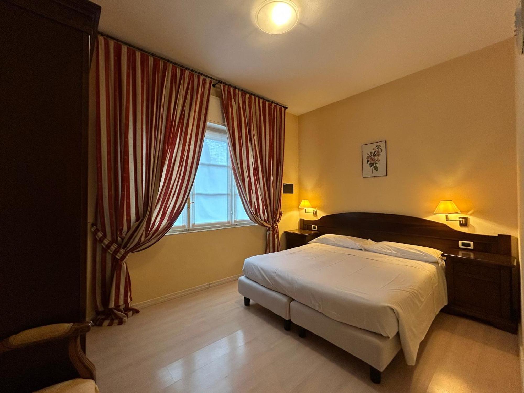 Residenza Dei Fiori Aparthotel กันเนโร ริเวียรา ภายนอก รูปภาพ